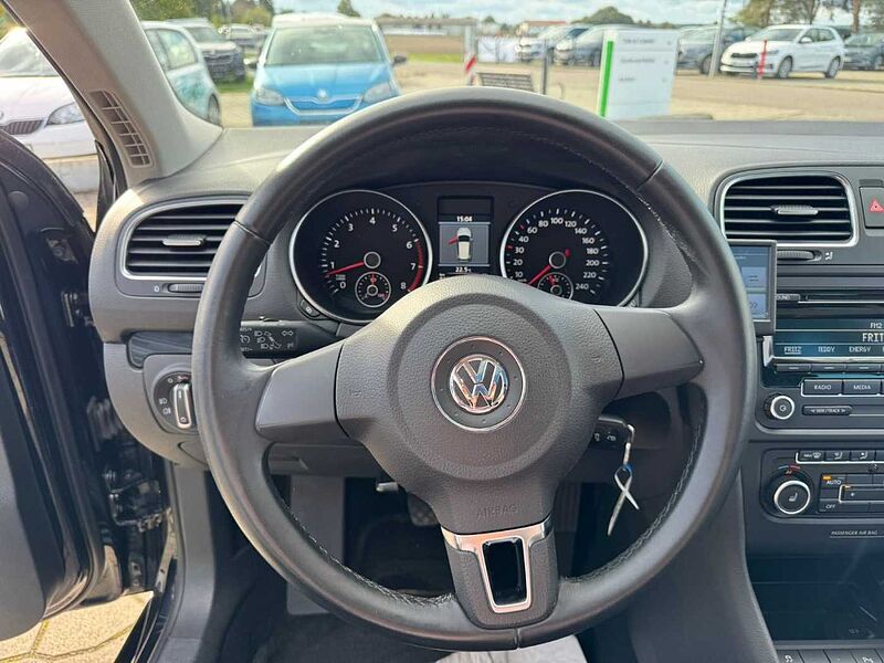 Volkswagen Golf Variant Pano*SHZ*PDC*AHK*StHz*BI-Xenon