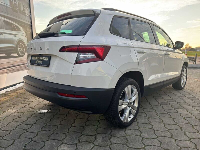 SKODA Karoq 110PS 6-Gang*RFK*AHK*eHeck*Allwetter