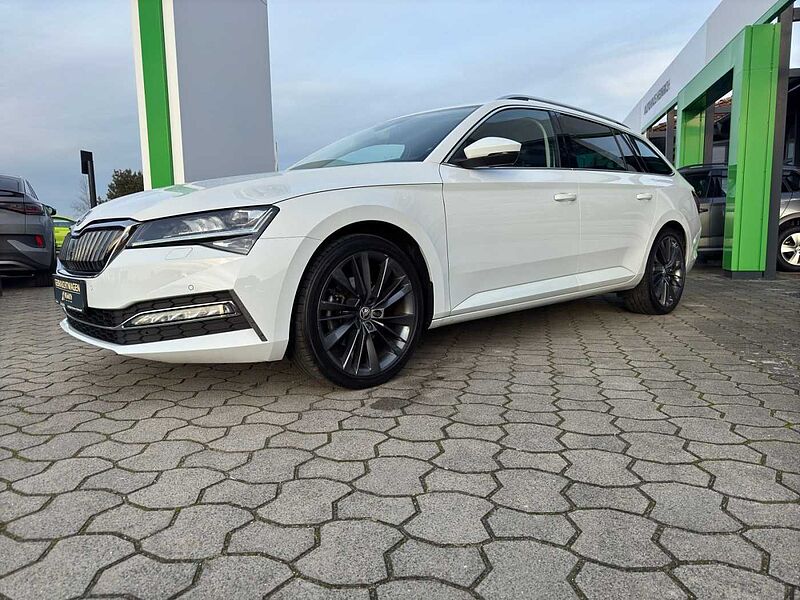 SKODA Superb Combi Style iV*Matrix*NAVI*AHK*19Zoll